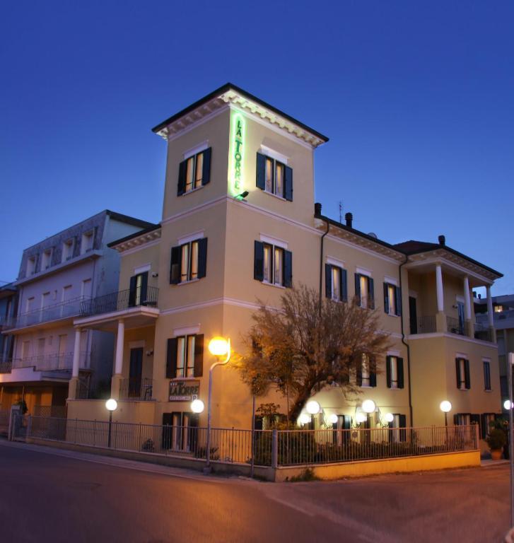 Hotel La Torre Rimini Exterior foto